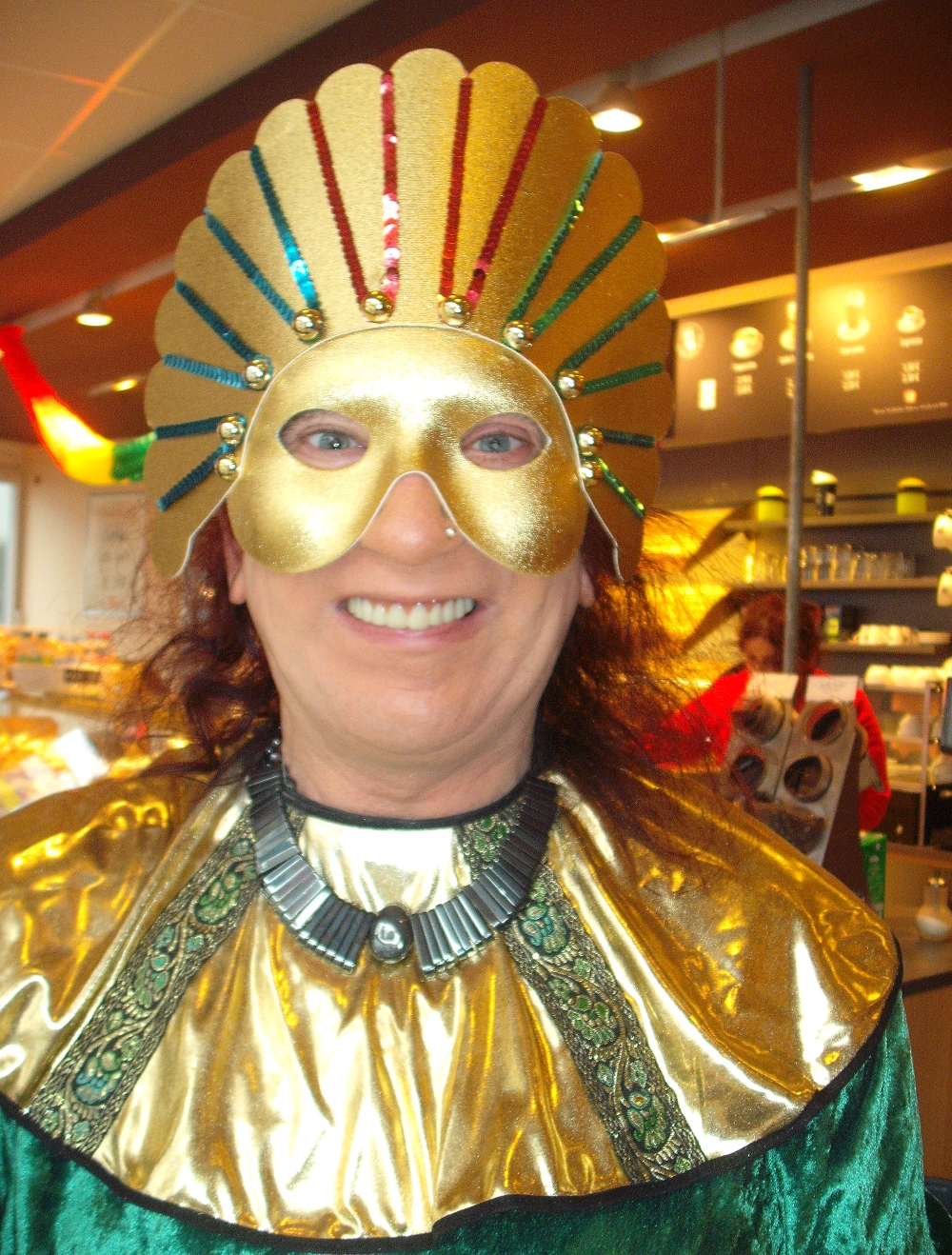 Karneval Rosenmontag Chris Uray Kostuem Venedig venezianisch Maske gold Schmuck Lebensfreude