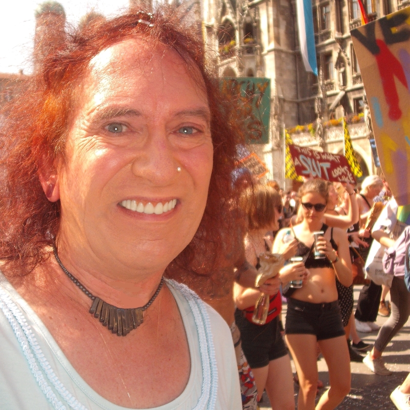 Uray Chris Frauenrechte Powerfrau Frau Durga Slutwalk Muenchen Marienplatz Gleichberechtigung 2019